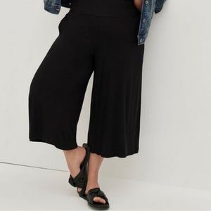 Black smock pull on cullote pants from torrid